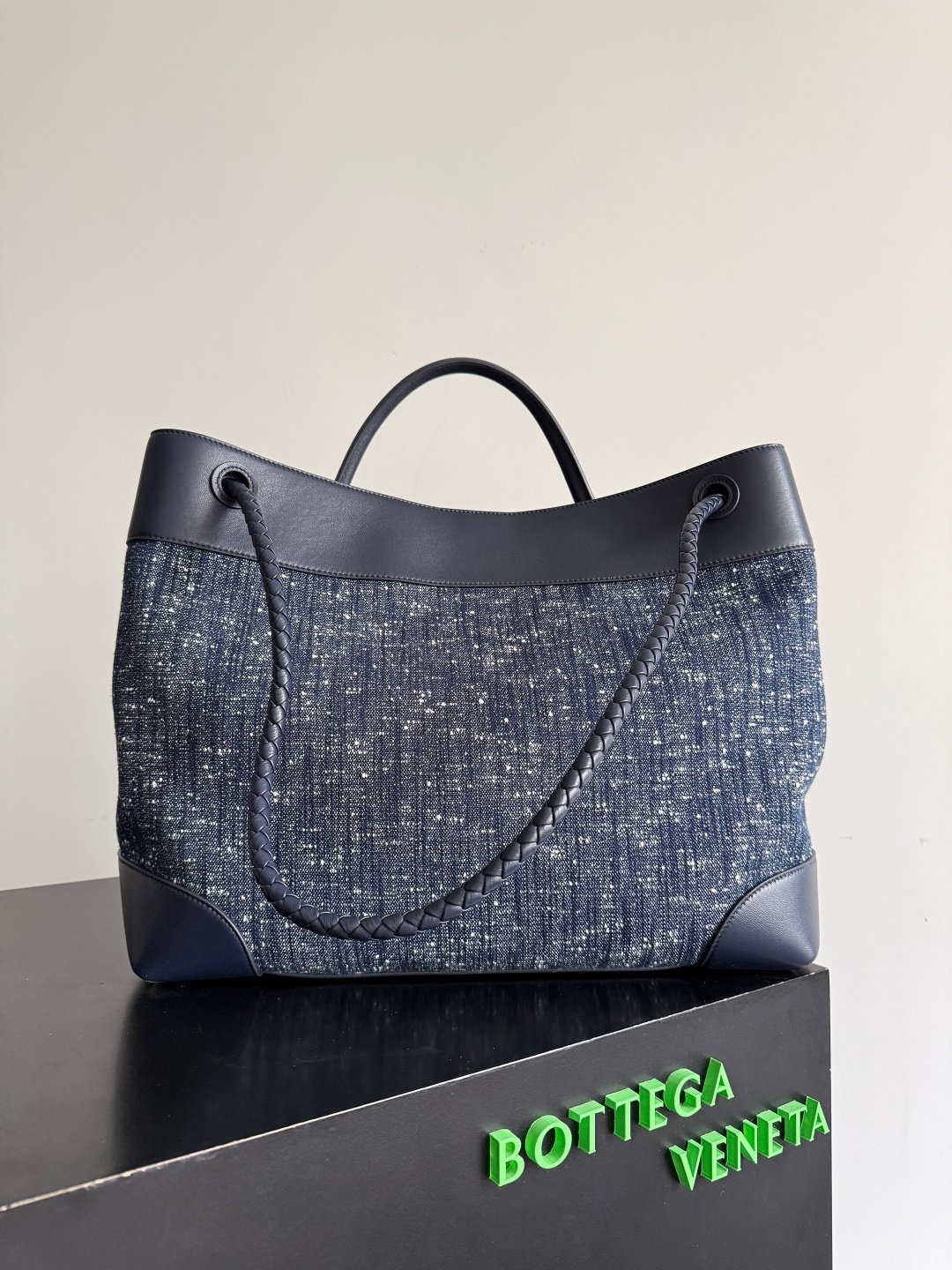 Bottega Veneta Large Andiamo Denim Top Handle Bag B6051402 - Image 10