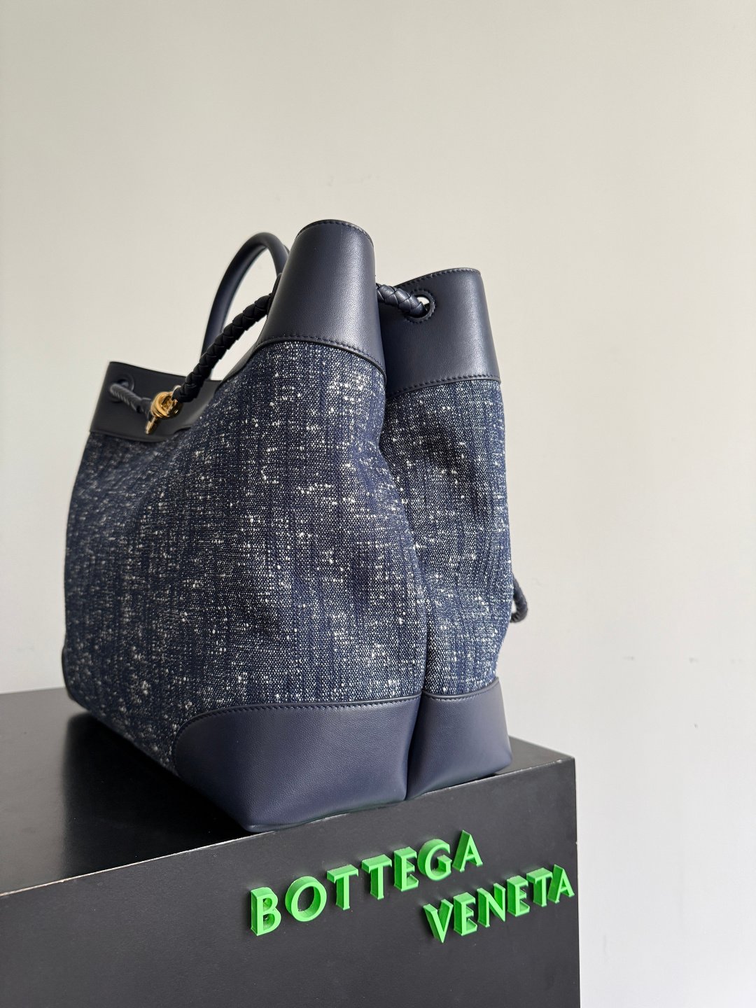 Bottega Veneta Large Andiamo Denim Top Handle Bag B6051402 - Image 9