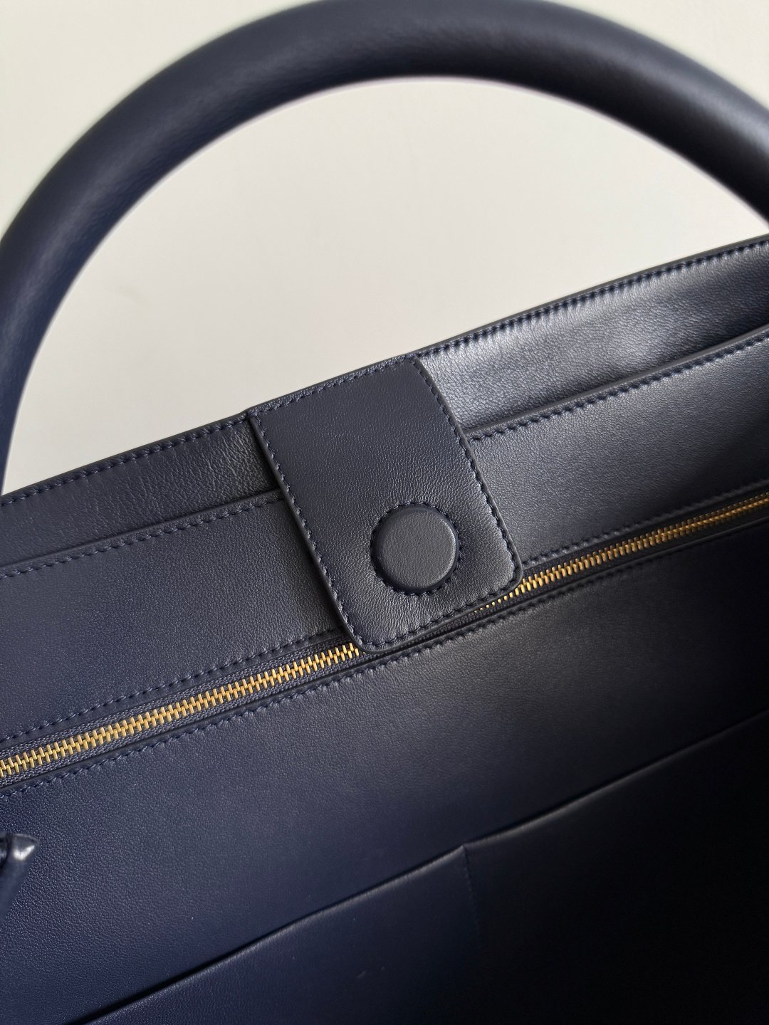 Bottega Veneta Large Andiamo Denim Top Handle Bag B6051402 - Image 4