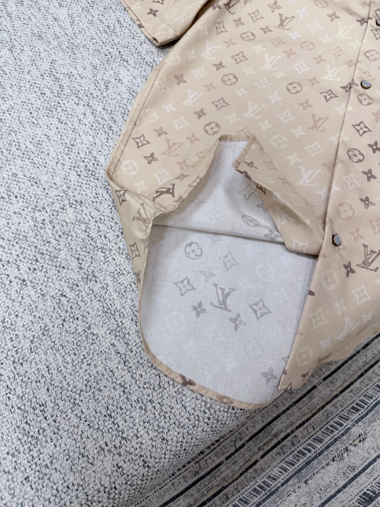 LV 26ss New Autumn Collection Shirt M6051501 - Image 9