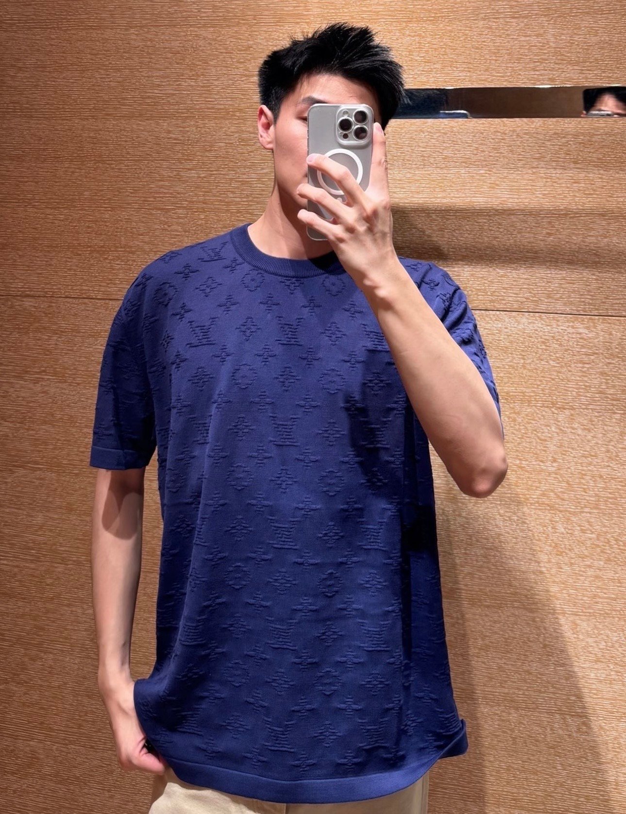 LOUIS VUITTON Full-patterned dark-textured letter jacquard knitted short-sleeved shirt M6052001 - Image 2
