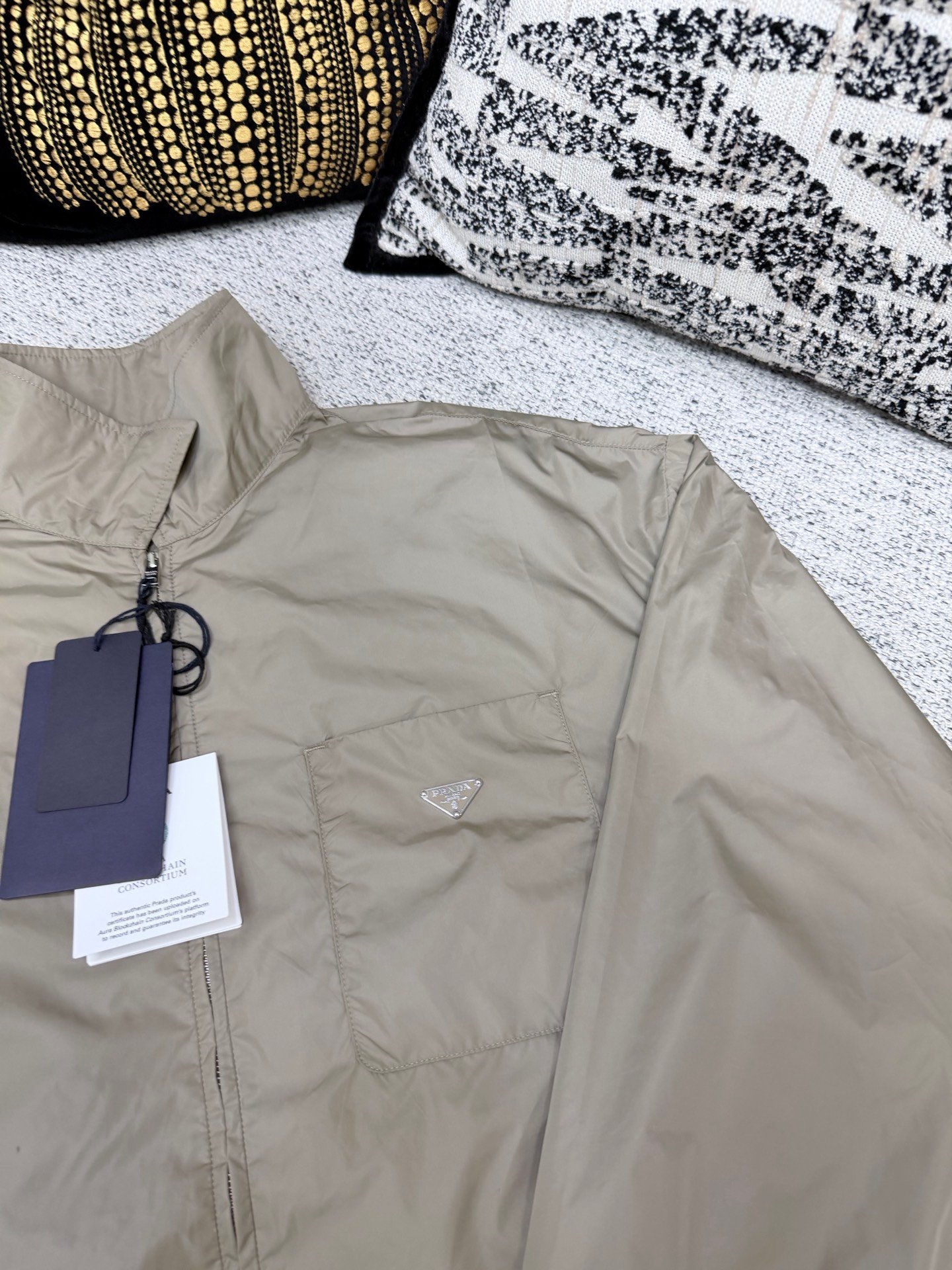 Prada 26ss New Elegant and Versatile Coat M6052004 - Image 10