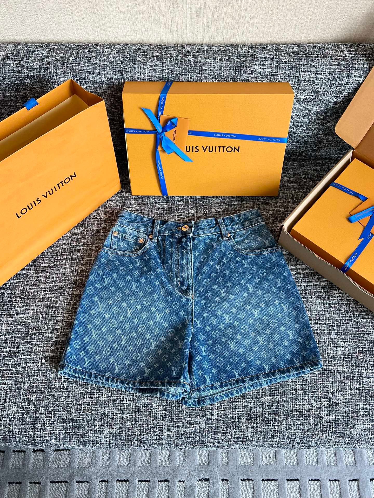 Louis Vuitton Monogram Denim Shorts W6052202