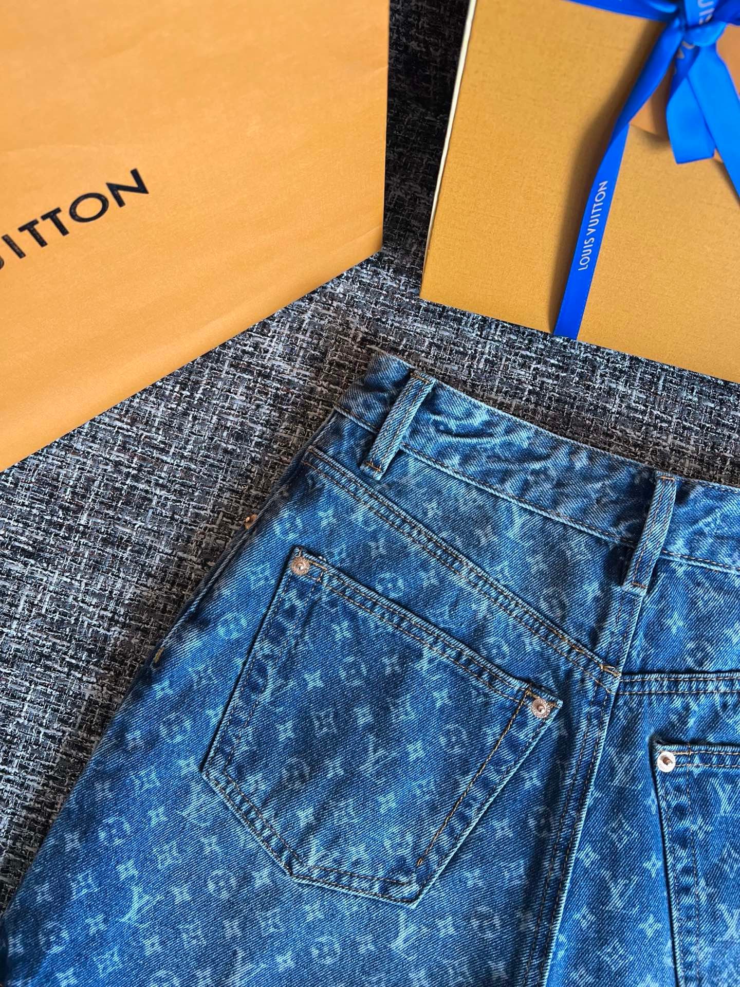 Louis Vuitton Monogram Denim Shorts W6052202 - Image 4