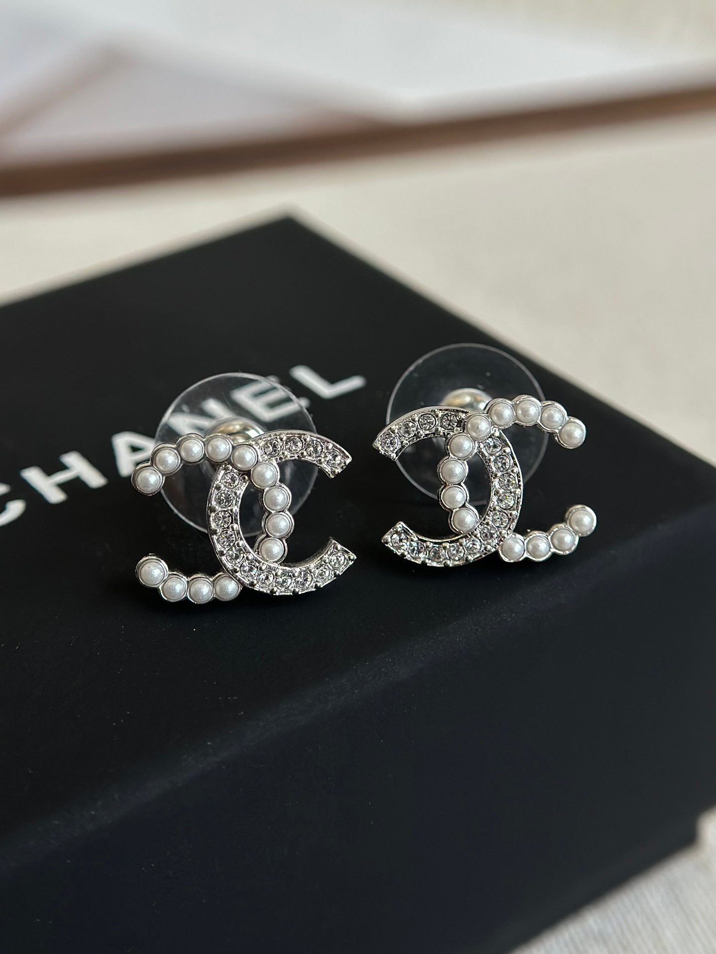 Chanel CC Crystal Strass Pearl Pierced Stud Earrings B6052801
