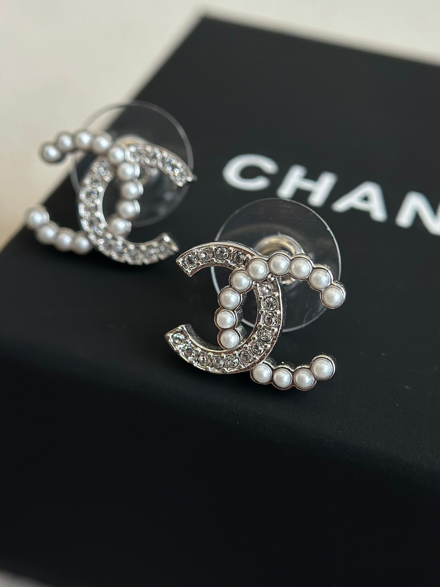Chanel CC Crystal Strass Pearl Pierced Stud Earrings B6052801 - Image 3