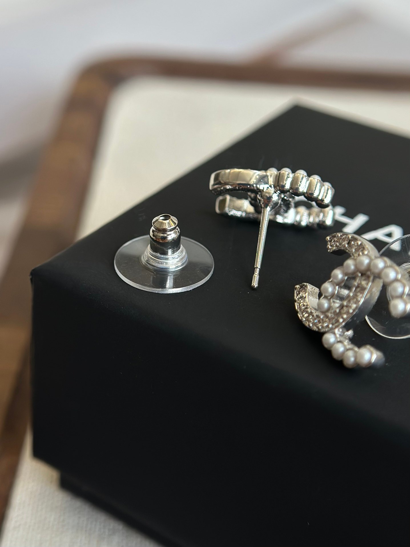 Chanel CC Crystal Strass Pearl Pierced Stud Earrings B6052801 - Image 5