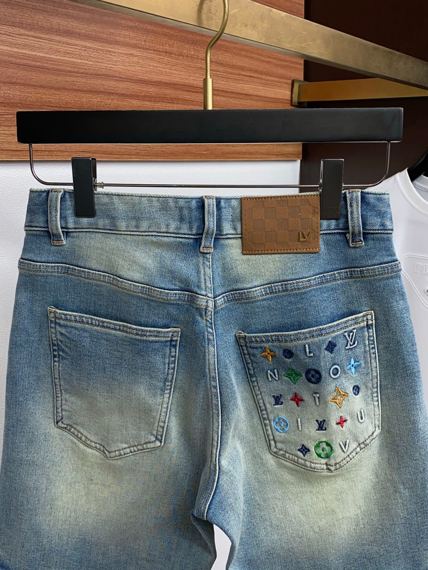 Louis Vuitton's latest spring 2026 denim shorts M6052805 - Image 4