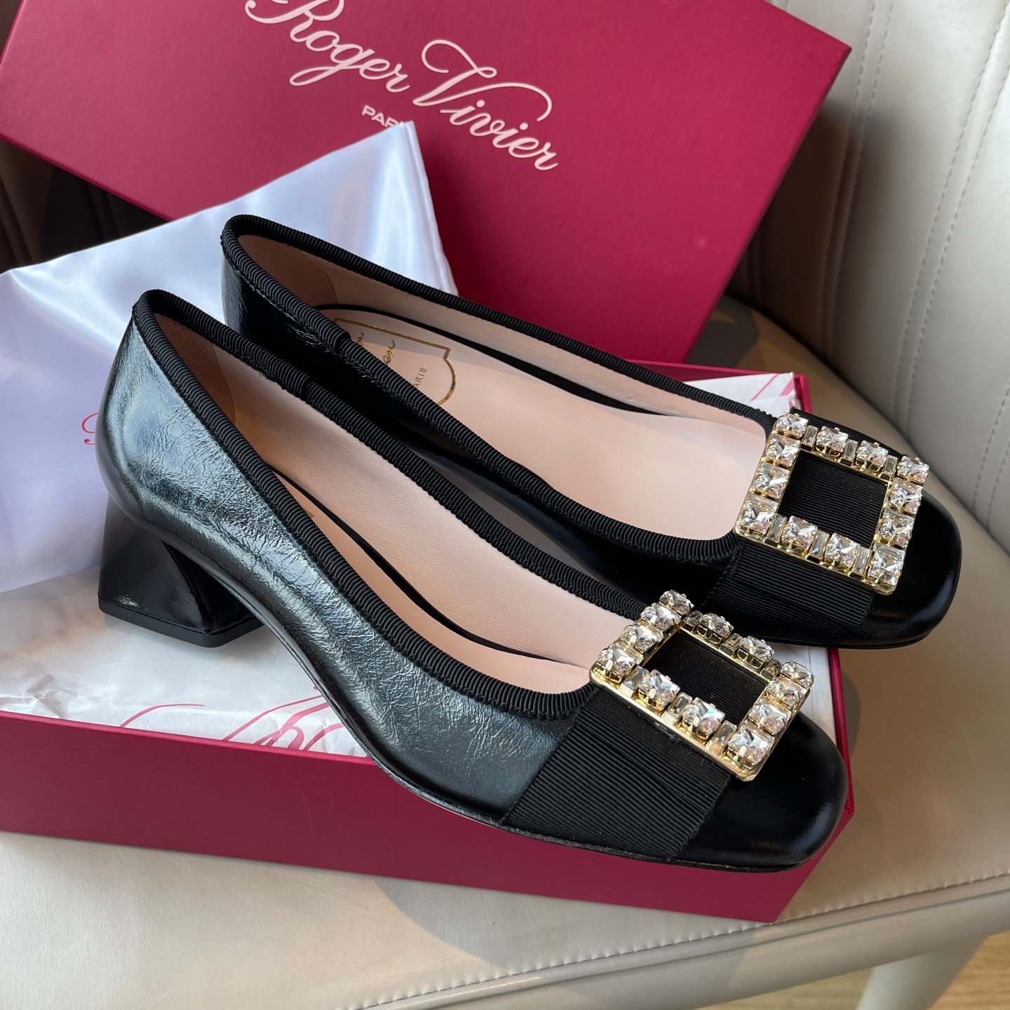Roger Vivier Très Vivier Leather Beaded Flat Shoes B6053003 - Image 3