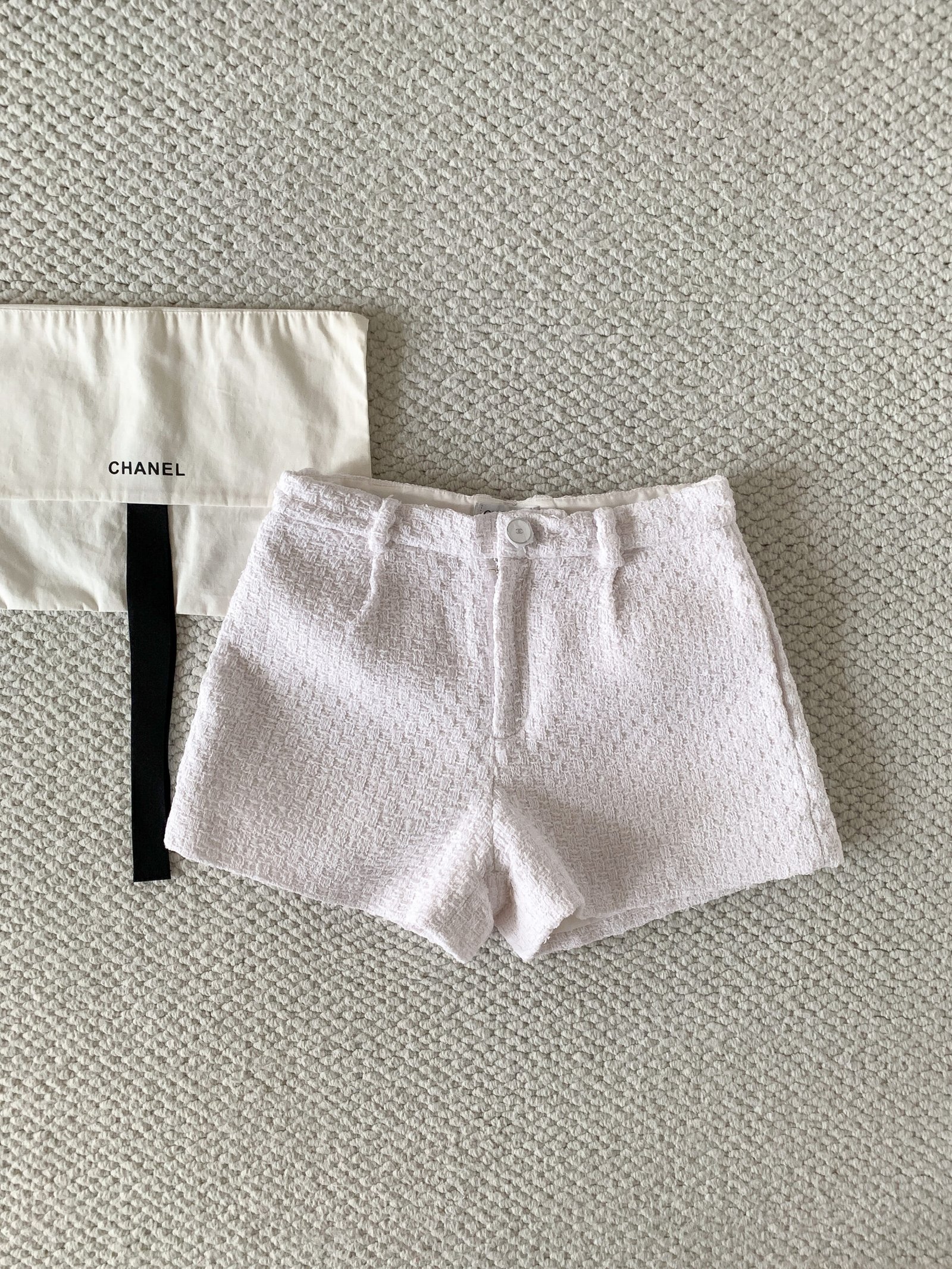 CHANEL white tweed short pants W6060101