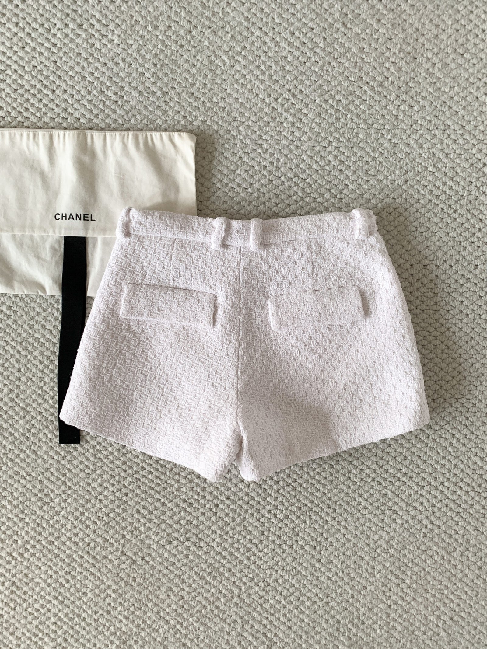 CHANEL white tweed short pants W6060101 - Image 3