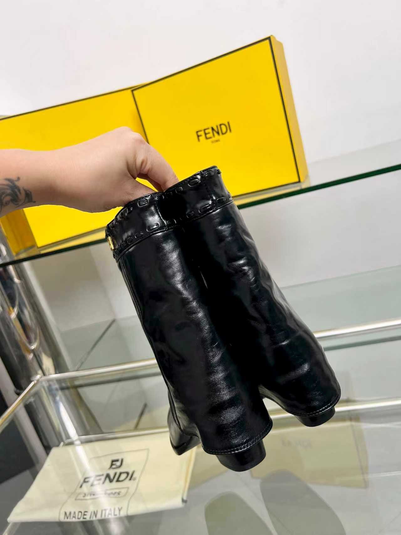 Fendi leather mid-calf boots B6060304 - Image 4