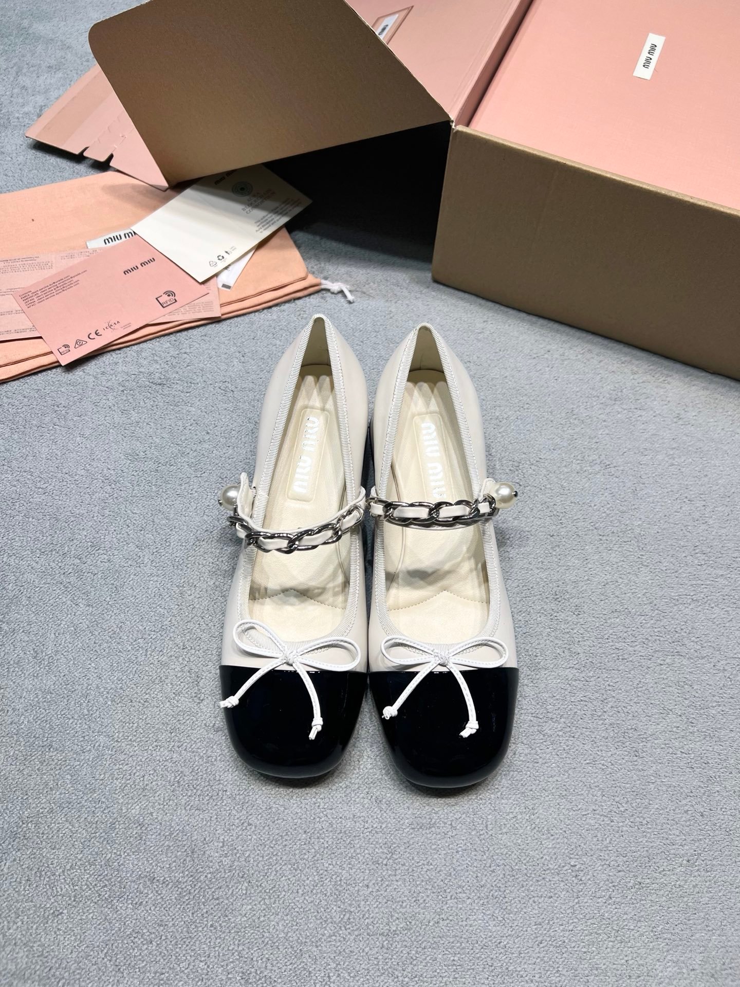 Miu Miu Two-tone Leather Mary Jane Shoes B6061204 - Image 5