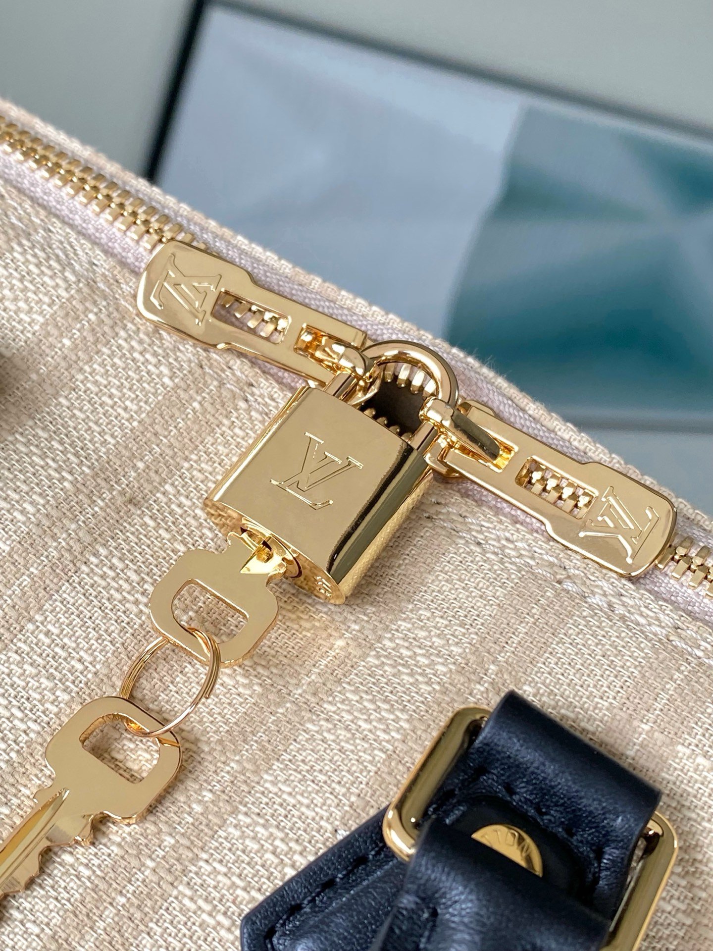 Louis Vuitton Speedy Bandoulière 22 - Handbags B6061503 - Image 8