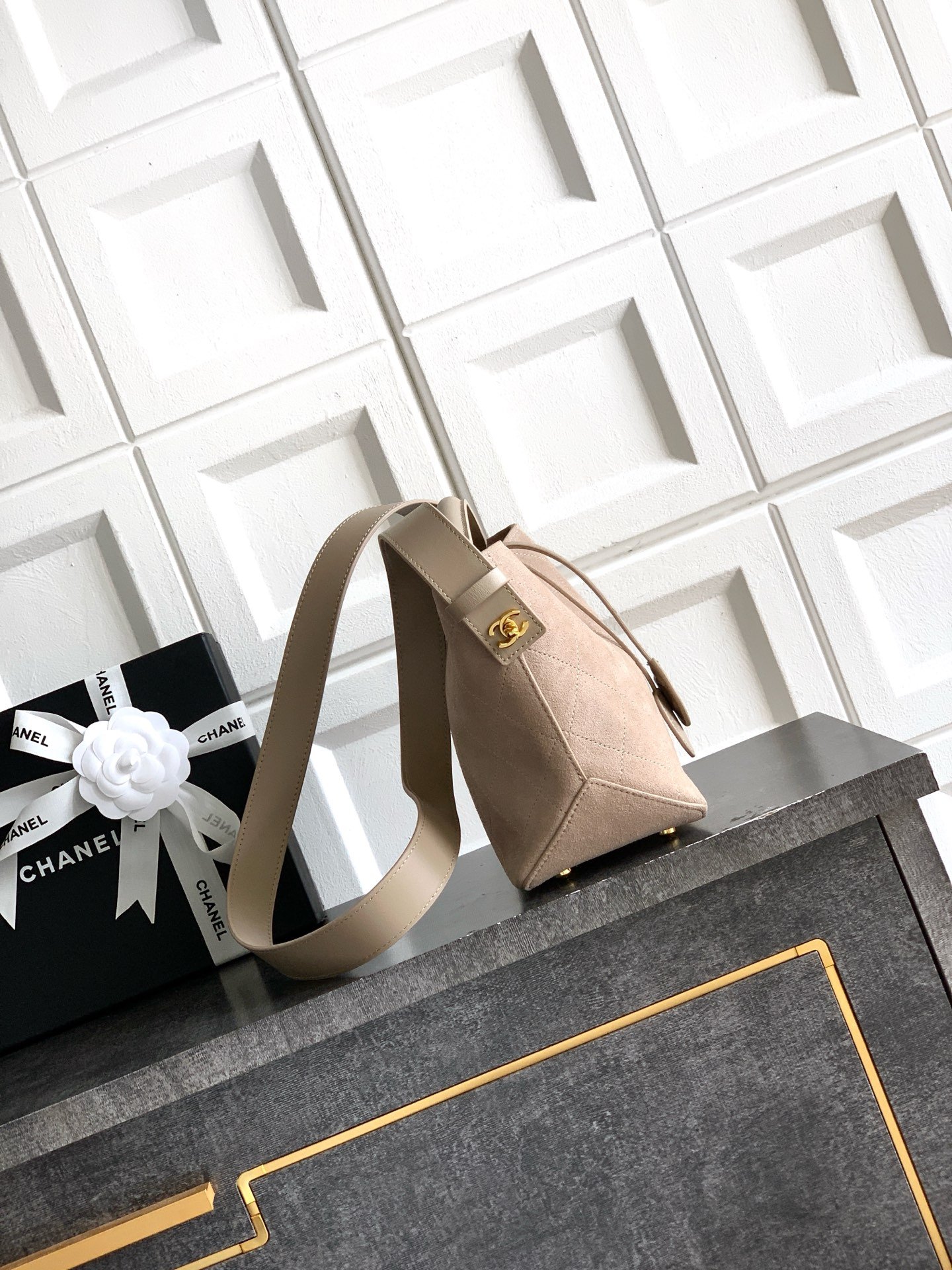 CHANEL Fur Leather Bucket Bag B6061504 - Image 3