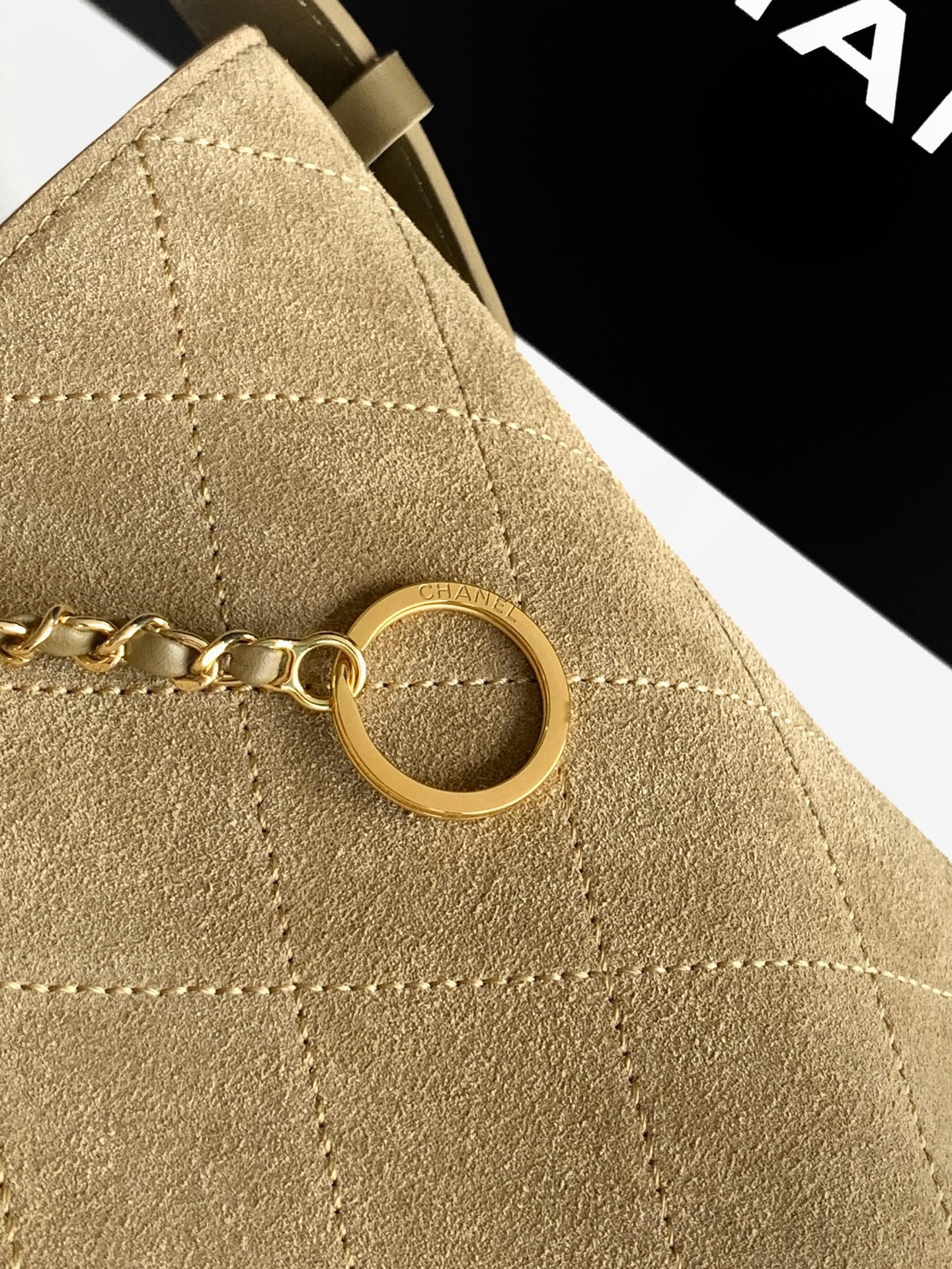 CHANEL Fur Leather Bucket Bag B6061504 - Image 6