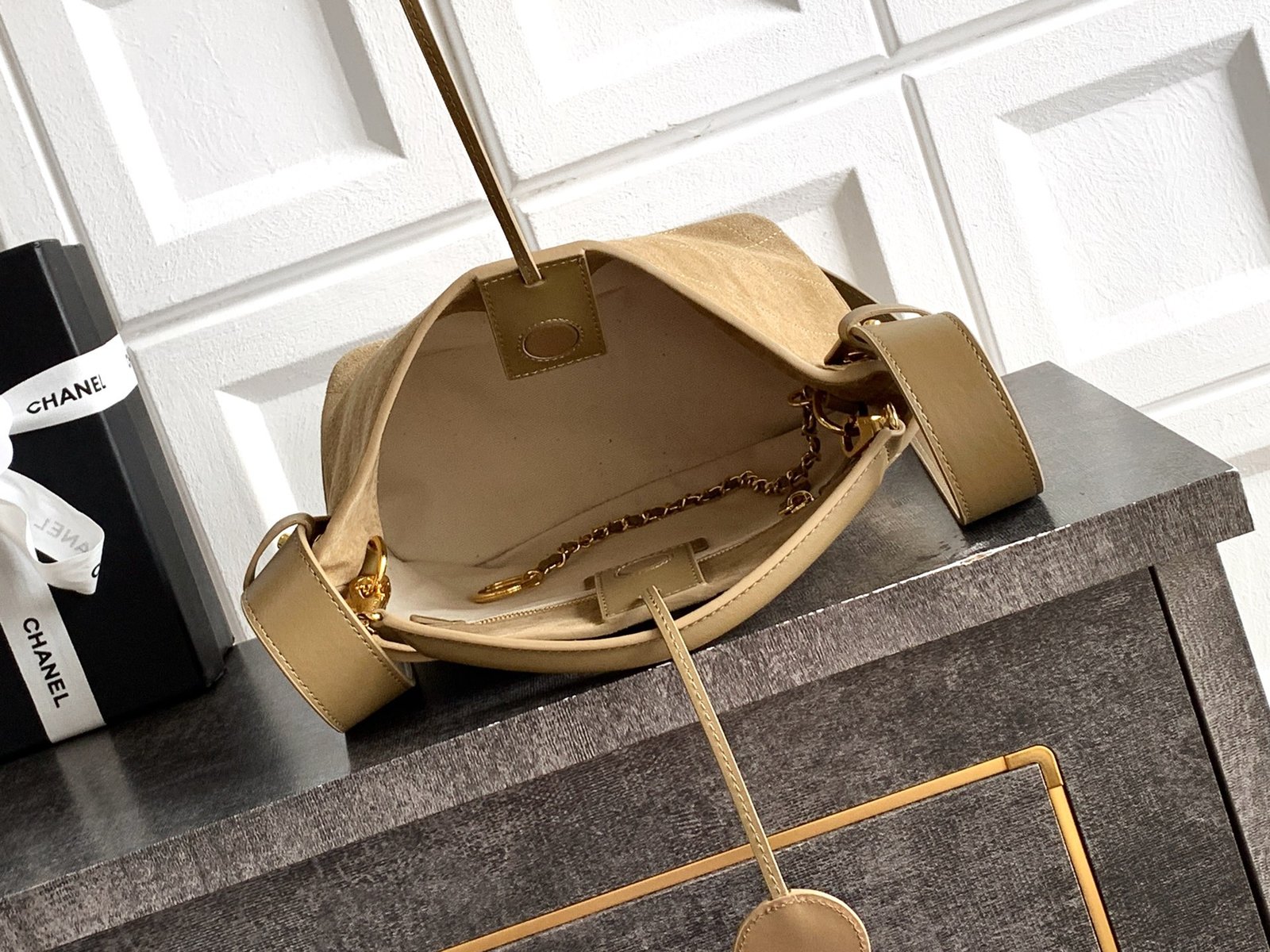 CHANEL Fur Leather Bucket Bag B6061504 - Image 7