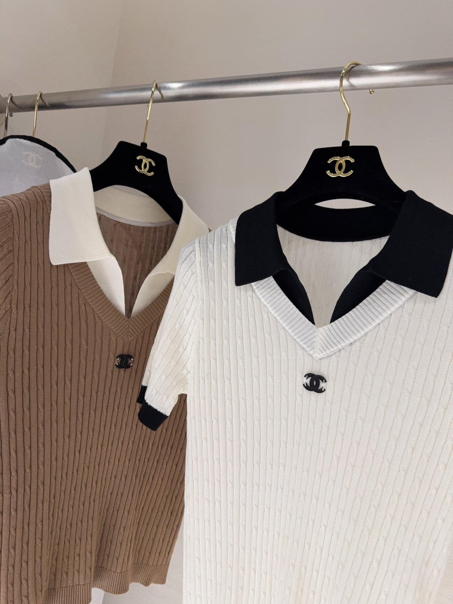 Chanel V-neck short-sleeved knit sweater W6061604 - Image 3