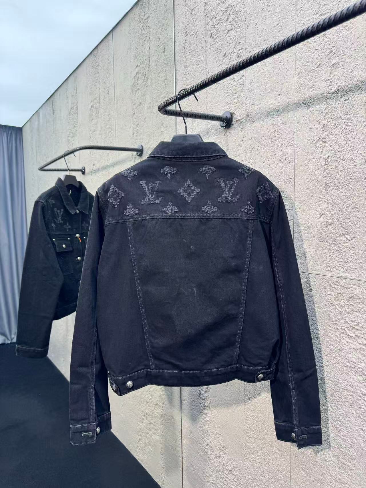 LV Denim 2026 New Style Coat M6060202 - Image 3