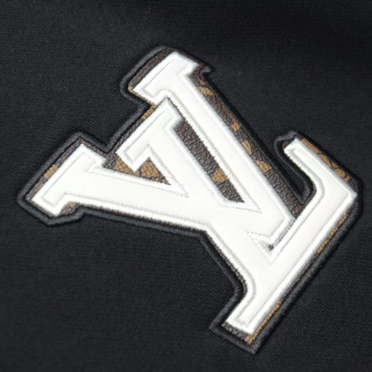 LV new leather-stitched embroidered round-neck hoodie M6060206 - Image 9